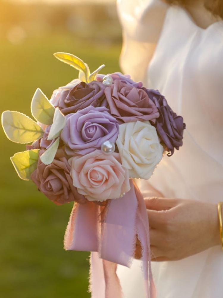 Искусственный свадебный букет для невесты Букет цветов для подружки невесты Свадебные цветы Букеты для невесты Поддельные цветы Букет невесты с букетом в руках