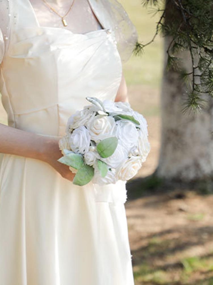 Искусственный свадебный букет для невесты Букет подружки невесты Свадебный букет Свадебные букеты цветов Невеста держит букет Букет искусственных цветов
